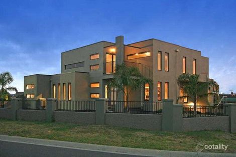 15 Lockhart Ave, Attwood, VIC 3049