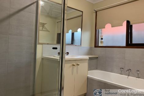 Property photo of 6 Nyora Close Endeavour Hills VIC 3802