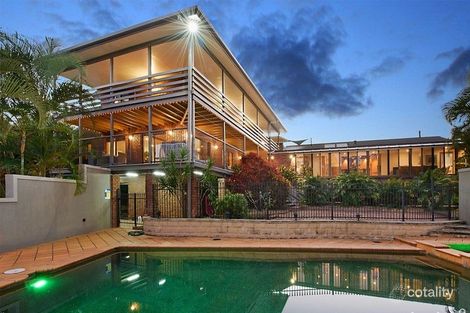32 Henderson Rd, Everton Hills, QLD 4053