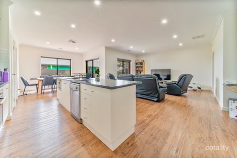 Property photo of 10 Keewong Drive Strathfieldsaye VIC 3551