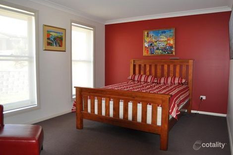 Property photo of 62 Ilumba Way Kelso NSW 2795