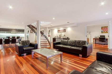 Property photo of 33 Edgewater Circuit Cairnlea VIC 3023