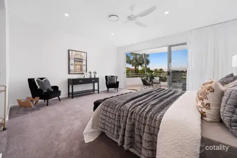 Property photo of 33 Brittanic Crescent Paradise Point QLD 4216