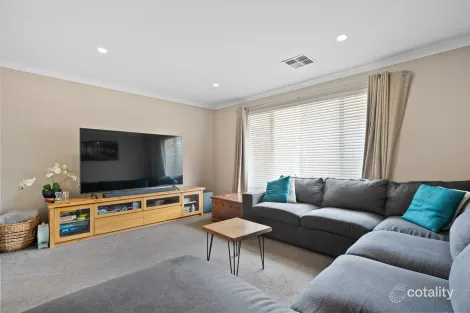 Property photo of 16 Carrow Bend Baldivis WA 6171