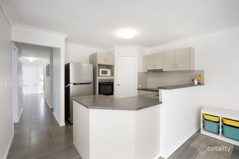 Property photo of 2/5 Eugenia Avenue Rothwell QLD 4022