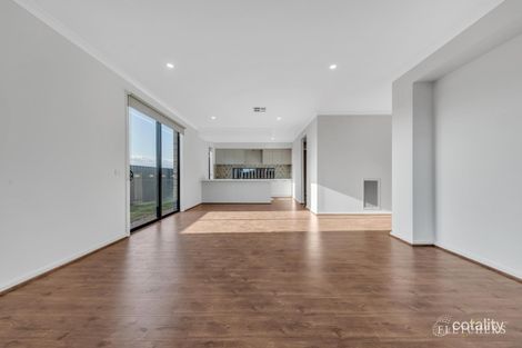 Property photo of 19 Downley Loop Strathtulloh VIC 3338