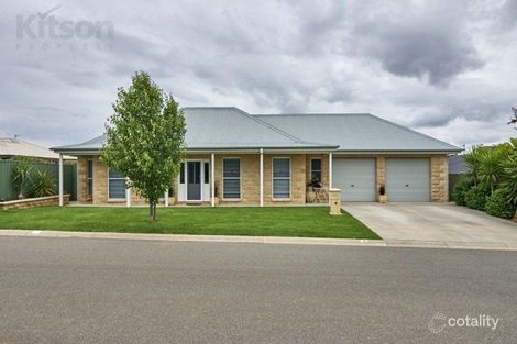 2 Teak Cl, Forest Hill, NSW 2651