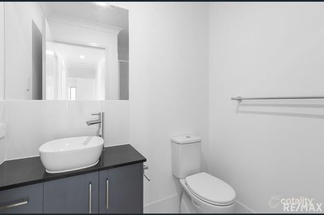 Property photo of 2/83 Fairbourne Terrace Pimpama QLD 4209