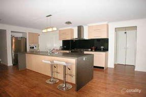 Property photo of 4 Valhalla Place Craigieburn VIC 3064