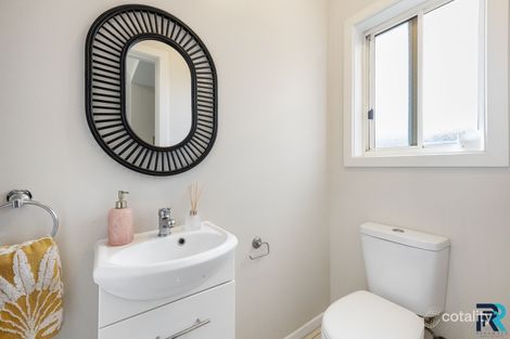 Property photo of 4/1A Thorogood Court Taylors Lakes VIC 3038