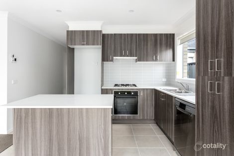 Property photo of 18 Freiberger Grove Clyde North VIC 3978