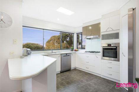 Property photo of 16 Greenhill Court Sunbury VIC 3429