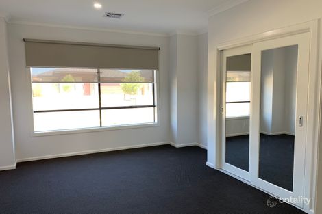 Property photo of 60 Primrose Crescent Mickleham VIC 3064