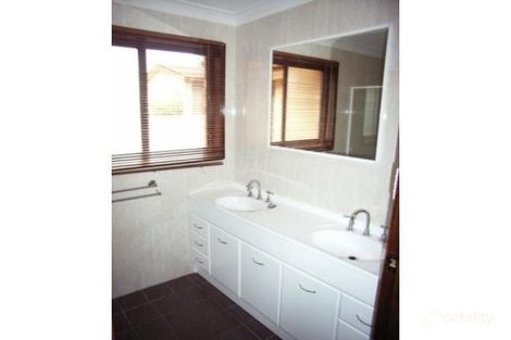 Property photo of 1/5 Carisbrooke Close Bomaderry NSW 2541