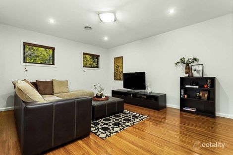 Property photo of 8 Kelmscott Close Roxburgh Park VIC 3064