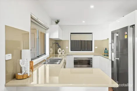 Property photo of 171 Gladstone Avenue Mount Saint Thomas NSW 2500