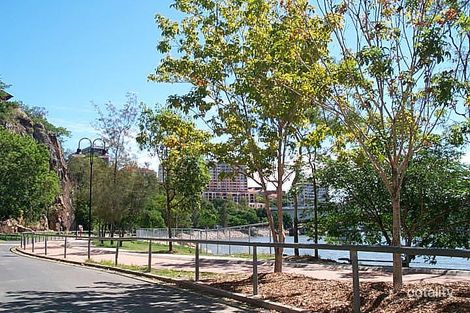 77 Lower River Tce, Kangaroo Point, QLD 4169