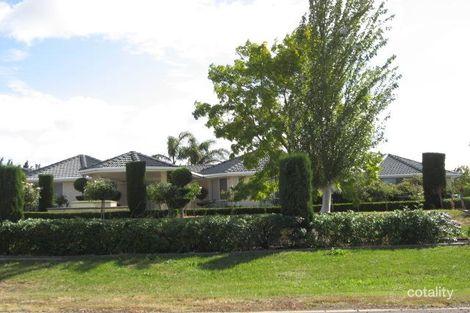 16 Sugar Gum Dr, Hillside, VIC 3037