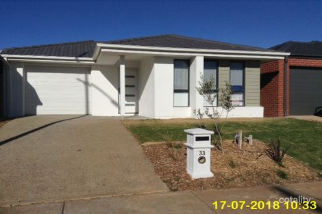 33 Toolern Waters Dr, Weir Views, VIC 3338