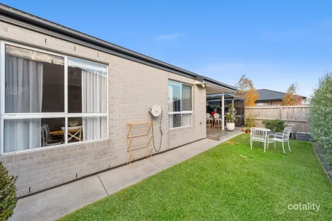 Property photo of 55 Grovedon Circuit Donnybrook VIC 3064