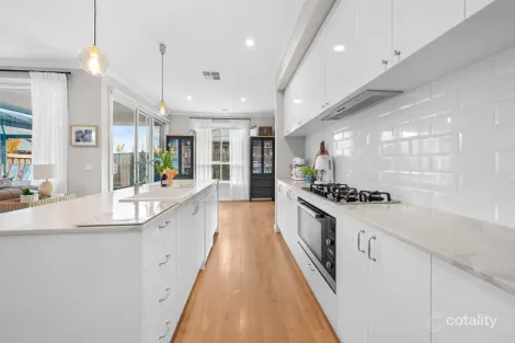 Property photo of 55 Grovedon Circuit Donnybrook VIC 3064