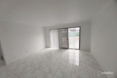 Property photo of 1 Emu Close Bossley Park NSW 2176