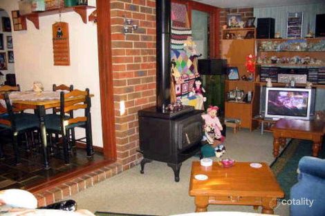 Property photo of 42 Denton Drive Endeavour Hills VIC 3802