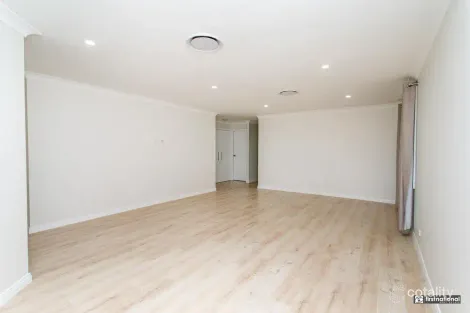 Property photo of 10 Staples Place Glenmore Park NSW 2745