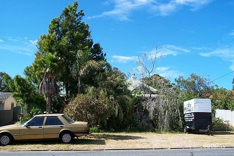 12 Zenobia St, Palmyra, WA 6157