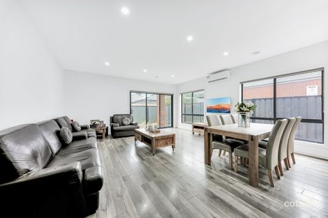 Property photo of 35 Mountleigh Circuit Craigieburn VIC 3064