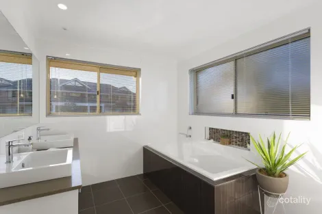 Property photo of 9 Sutherland Court Mount Ommaney QLD 4074