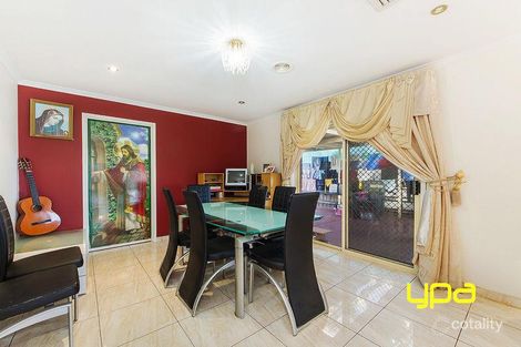 Property photo of 2 Johnson Bowl Meadow Heights VIC 3048