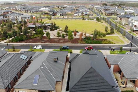 Property photo of 3 Hocston Way Thornhill Park VIC 3335