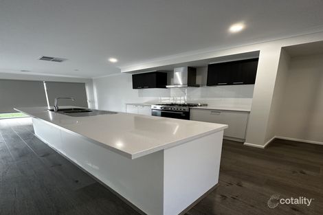 39 Tamworth Dr, Rockbank, VIC 3335