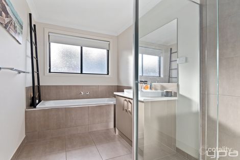 Property photo of 23 Gyrfalcon Way Doreen VIC 3754