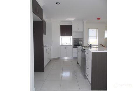 Property photo of 2/47 Makybe Diva Drive Ooralea QLD 4740