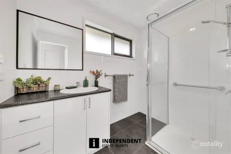 Property photo of 2/3 Cranbourne Drive Cranbourne VIC 3977