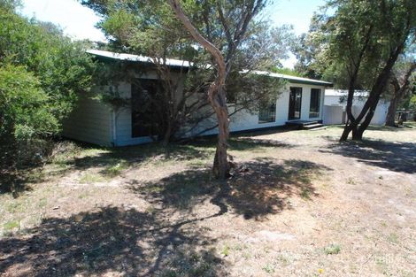 2 Bluff Dr, Loch Sport, VIC 3851