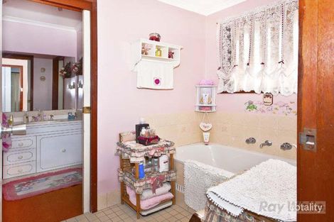 Property photo of 35 Gundagai Crescent Wakeley NSW 2176