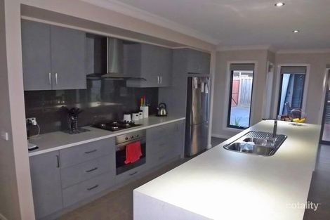Property photo of 11 Villeneuve Drive Trafalgar VIC 3824