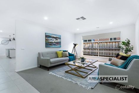 Property photo of 27 Valencia Circuit Cranbourne VIC 3977