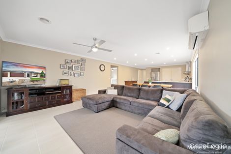 Property photo of 7 Grovedale Way Manor Lakes VIC 3024