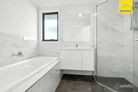 Property photo of 34 Kyogle Street Colebee NSW 2761
