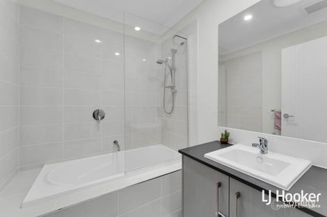 Property photo of 1/8 Highlands Street Yarrabilba QLD 4207