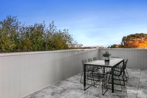 Property photo of 46 Ravenhill Boulevard Roxburgh Park VIC 3064