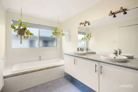 Property photo of 12 Cayman Place Forest Lake QLD 4078