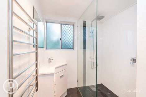 Property photo of 2/18 Raby Road Coorparoo QLD 4151