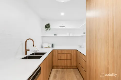 Property photo of 34 Canada Place Arundel QLD 4214