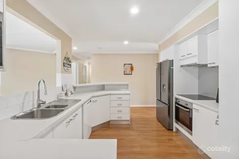 Property photo of 18 Akoonah Street Hope Island QLD 4212