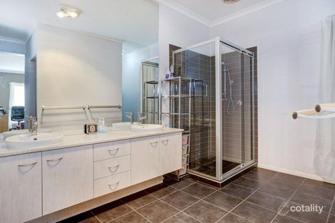 Property photo of 35 Somersby Road Craigieburn VIC 3064